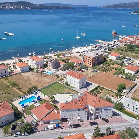 Porto Samaria Donji Seget