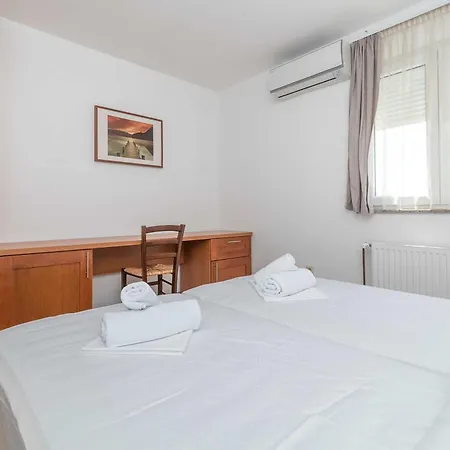 Porto Samaria Apartment Seget Donji