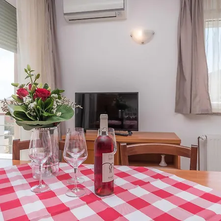 Apartment Porto Samaria Seget Donji
