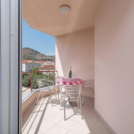 Porto Samaria Apartment