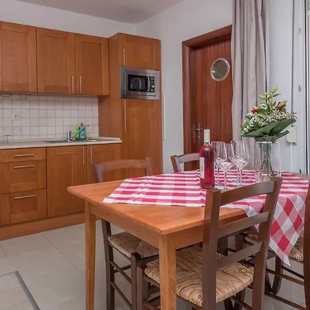 Porto Samaria * Trogir