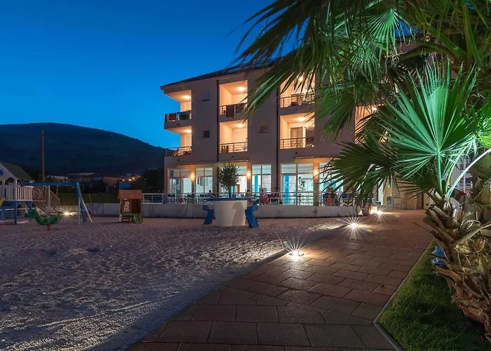 アパート Porto Samaria トロギール