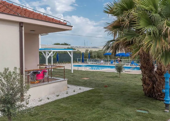 Porto Samaria アパート トロギール