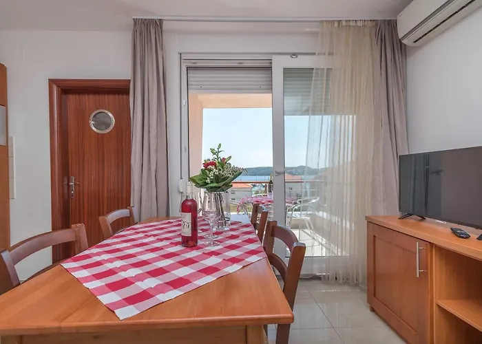 Porto Samaria * トロギール