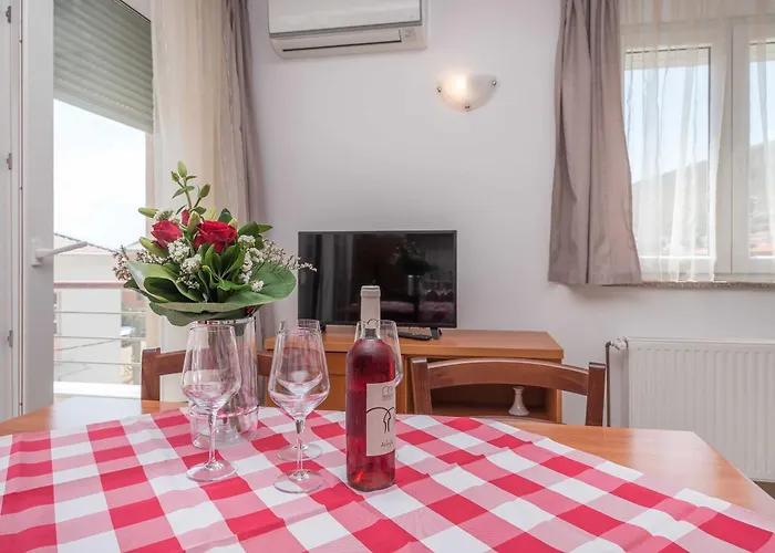 アパート Porto Samaria トロギール